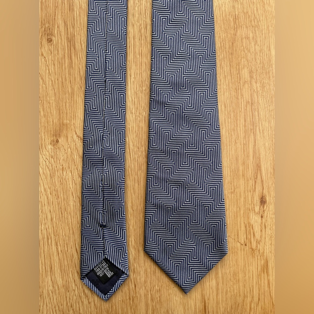 Emporio Armani Tie 100% Silk Navy Blue White Geometric Classic Designer